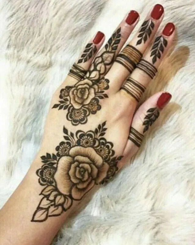 Stylish Back Hand Mehndi Design with Flowers for Eid (2)