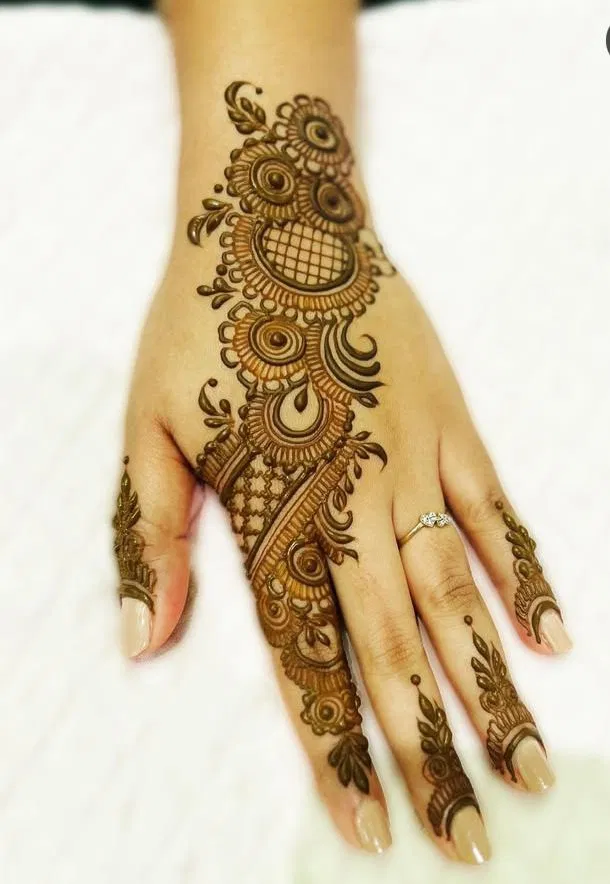 Arabic Stylish Back Hand Mehndi Design with Bel