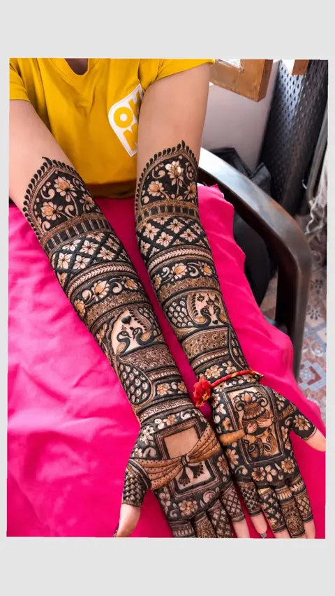 aesthetic bridal figure front hand mehndi design