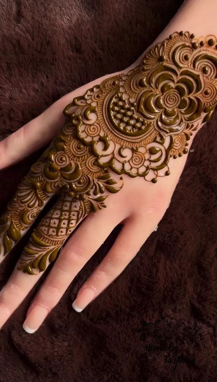 Arabic Bridal Back Hand Mehndi Design with Bel (2)