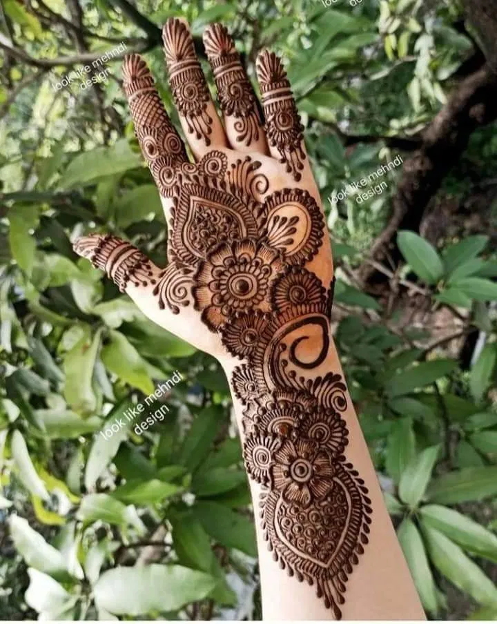 Arabic Bridal Front Hand Mehndi Design with Bel (5)