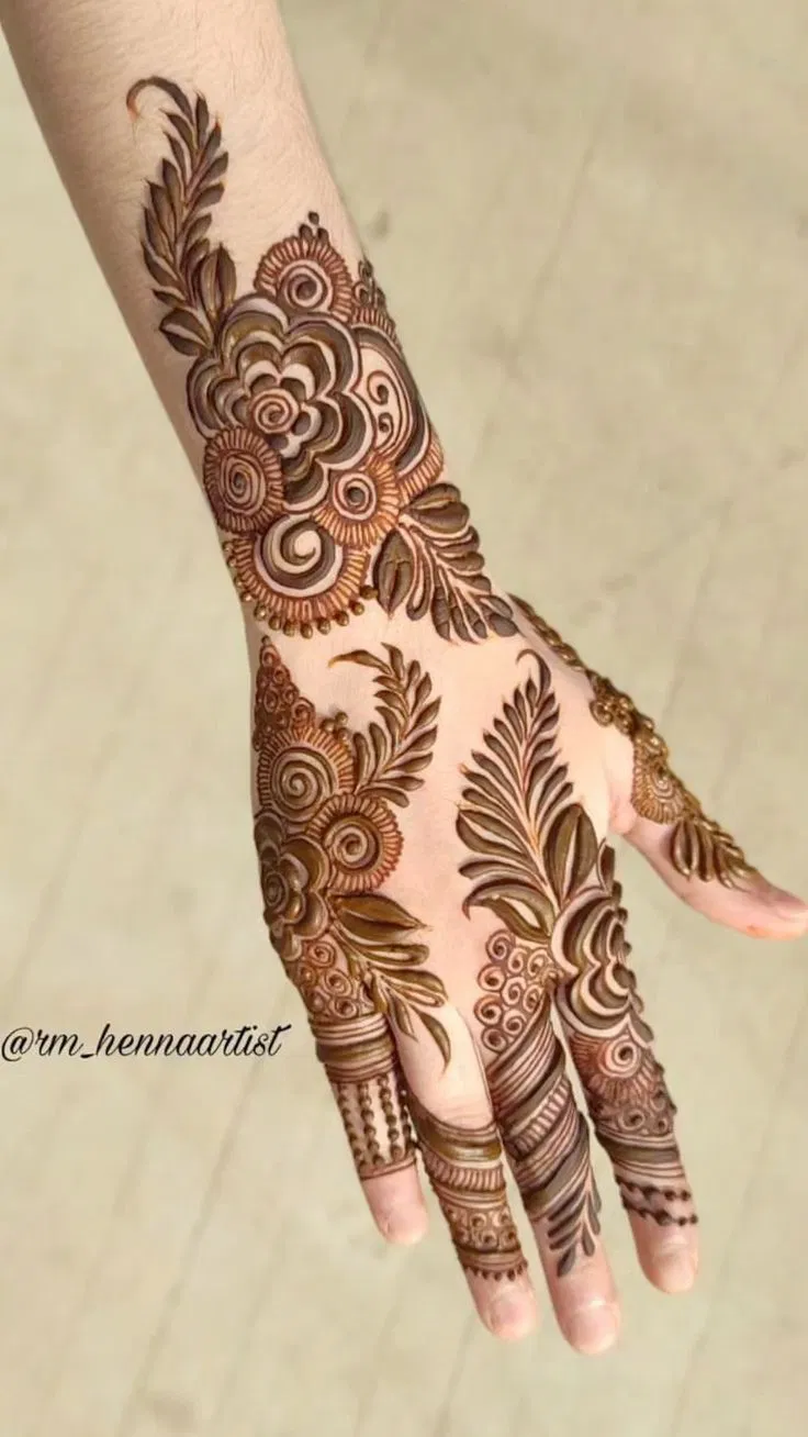 Arabic Bridal Front Hand Mehndi Design with Bel and Gol Tikki for Eid