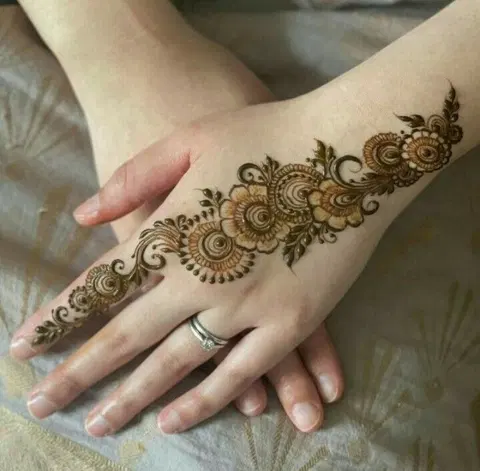 aesthetic arabic bel back hand mehndi design