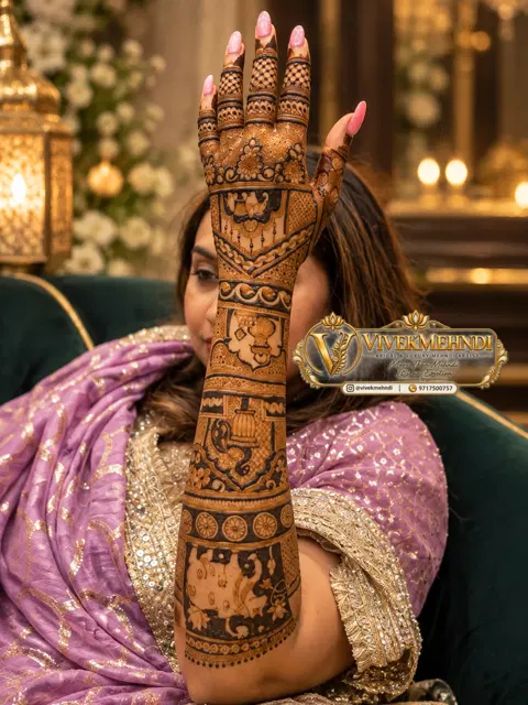 figure back hand mehndi design