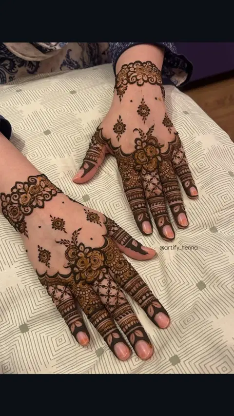 aesthetic bridal flower back hand mehndi design