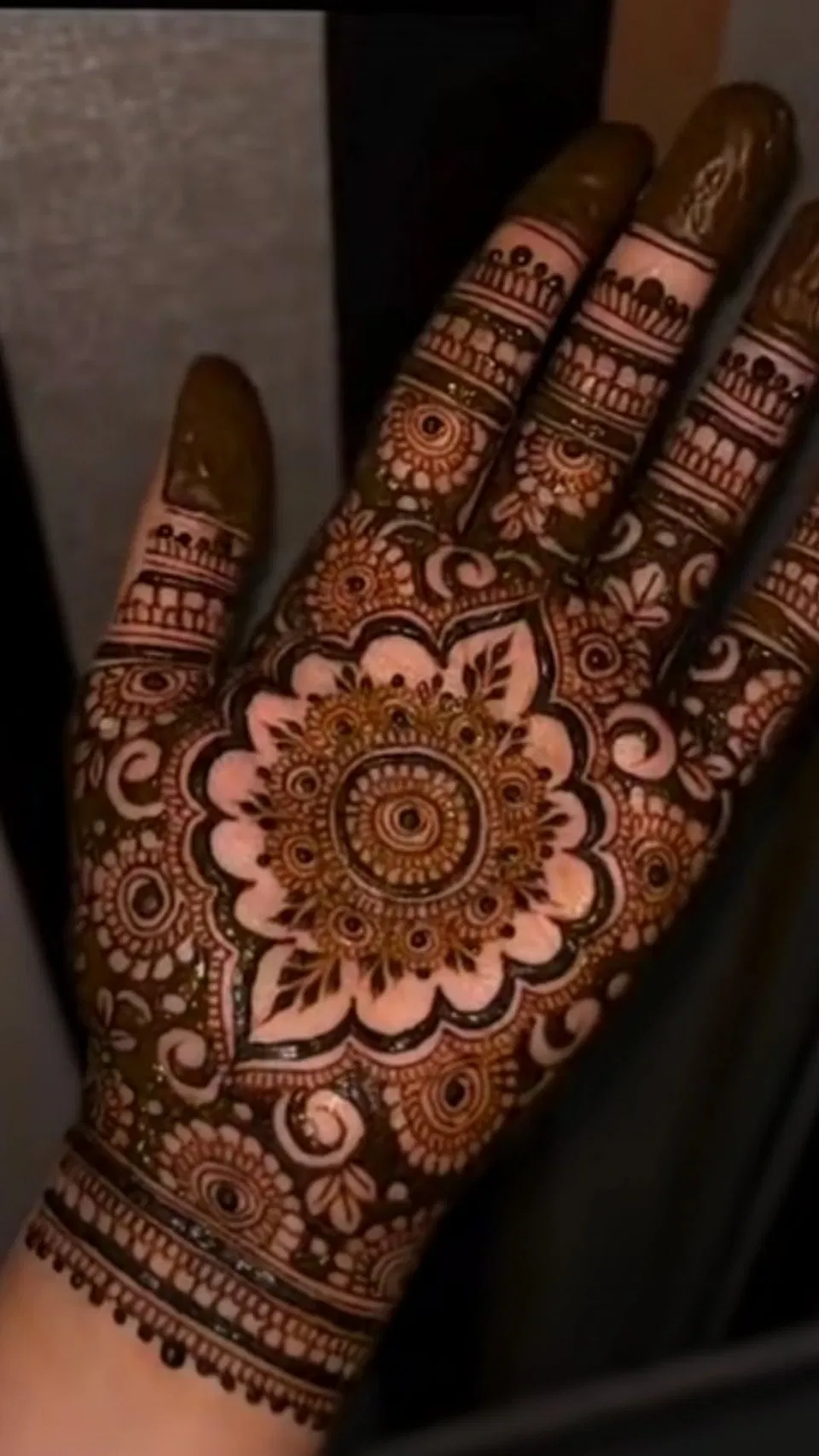 Arabic Bridal Finger Mehndi Design with Flowers (4)