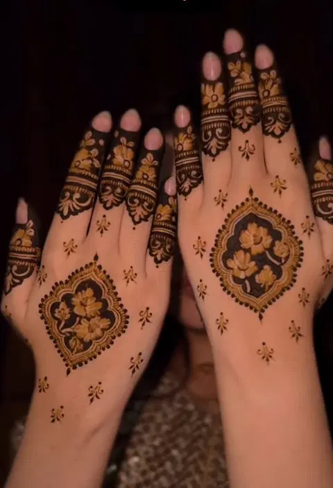 arabic minimal circle back hand mehndi design