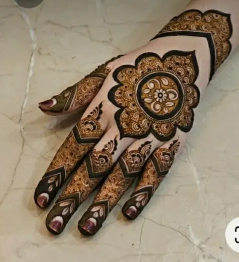 bridal pakistani circle front hand mehndi design