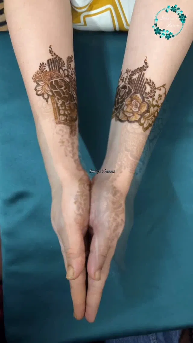 Aesthetic Simple Back Hand Mehndi Design with Jaal