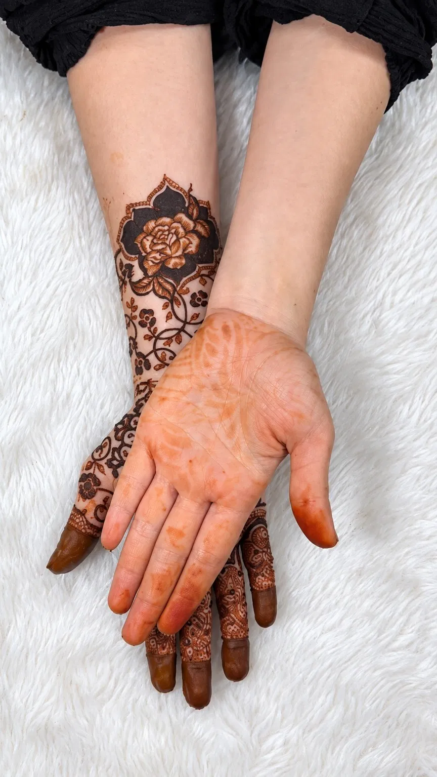 Aesthetic Simple Front Hand Mehndi Design with Jaal