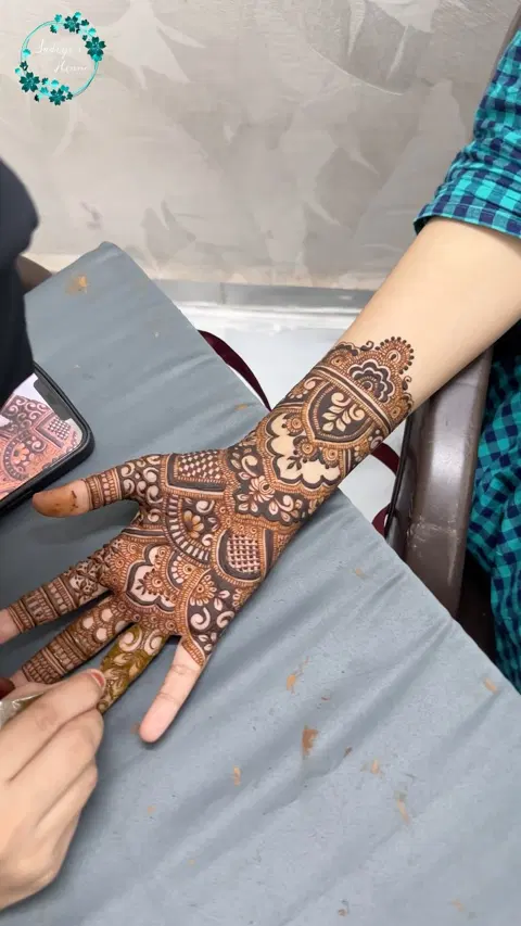 aesthetic front hand mehndi design