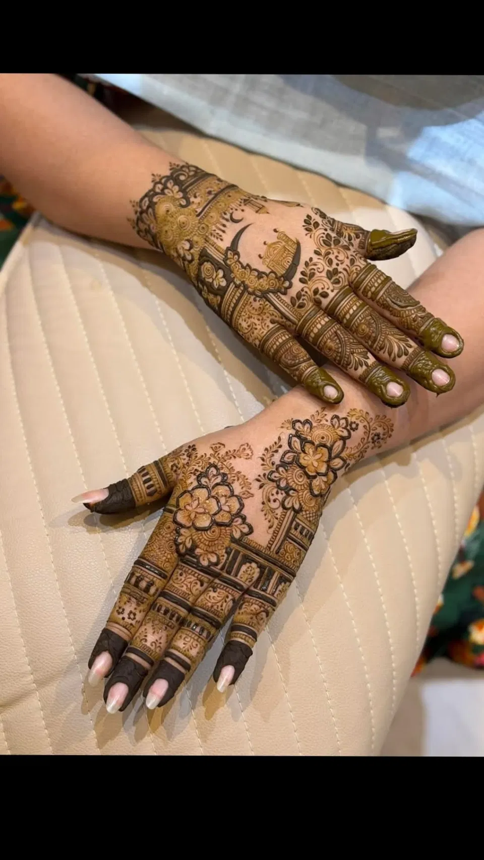 Pakistani Simple Front Hand Mehndi Design with Figures and Jaal