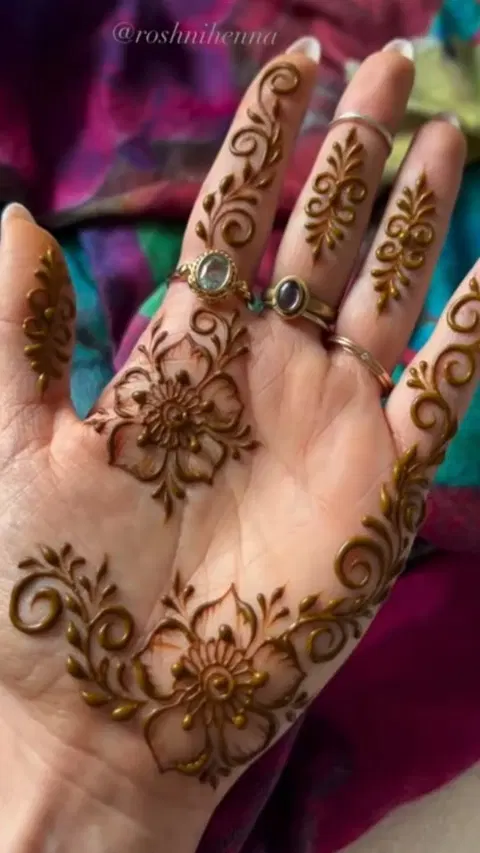 aesthetic arabic flower finger mehndi design