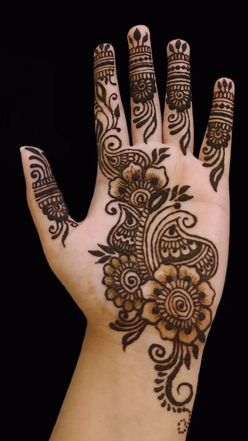 Arabic Simple Front Hand Mehndi Design with Gol Tikki