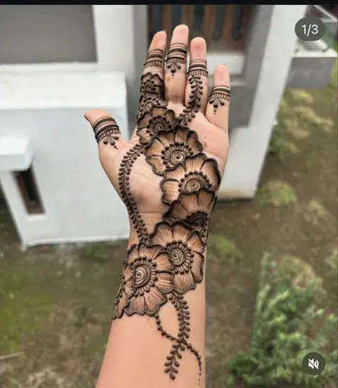 arabic simple flower front hand mehndi design