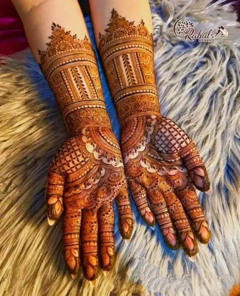bridal indian figure front hand mehndi design