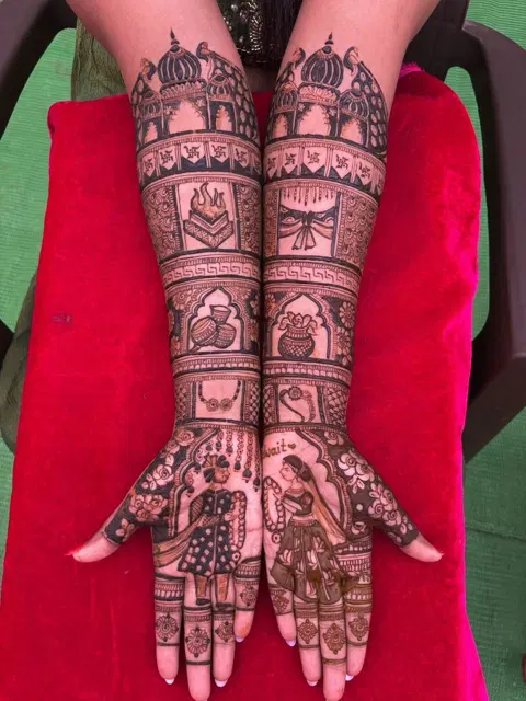 bridal figure foot mehndi design