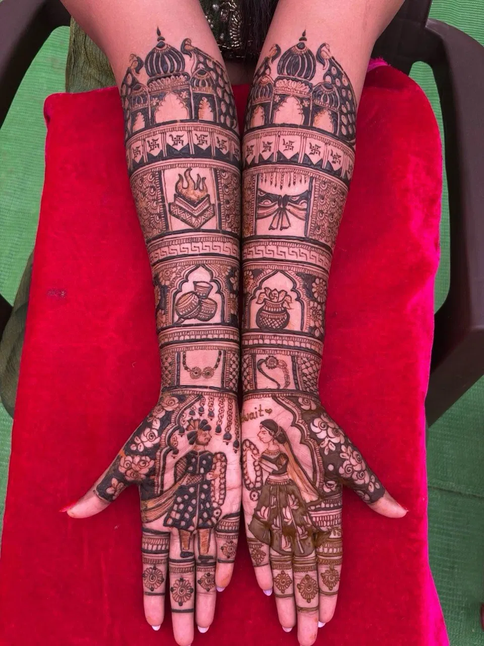 Bridal Foot Mehndi Design with Figures (4)