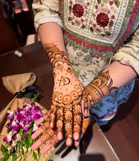 back hand mehndi design