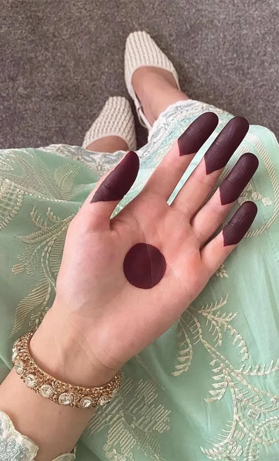 Aesthetic Minimal Finger Mehndi Design with Gol Tikki and Jaal for Eid