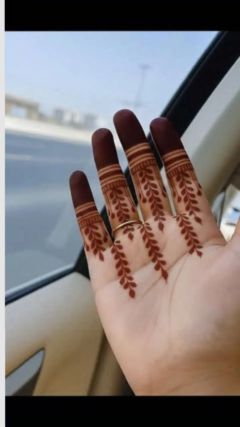 Arabic Minimal Finger Mehndi Design