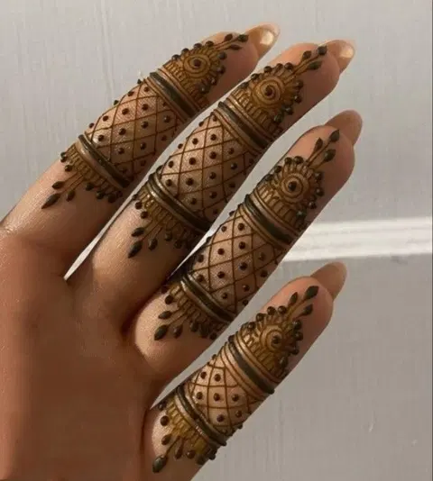 royal finger mehndi design