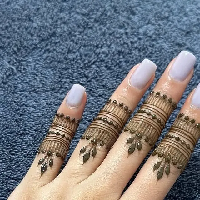 Aesthetic Simple Back Hand Mehndi Design (7)