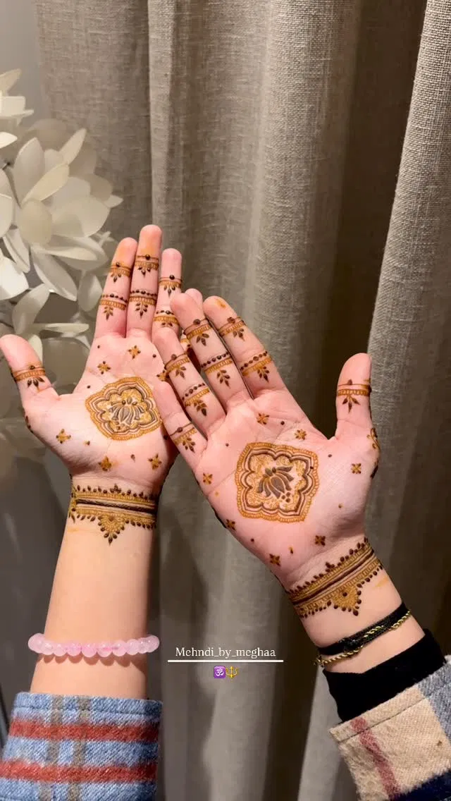Minimal Simple Front Hand Mehndi Design