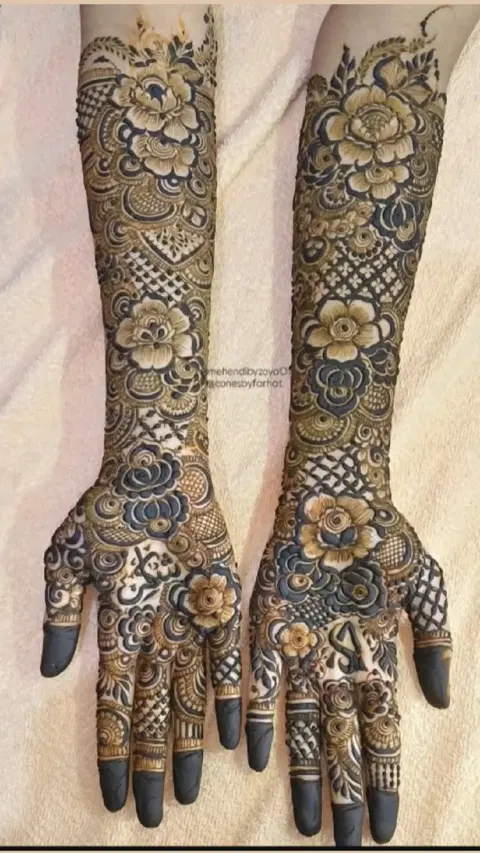 aesthetic arabic figure back hand mehndi design