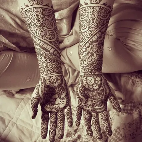 aesthetic bridal figure full hand mehndi design