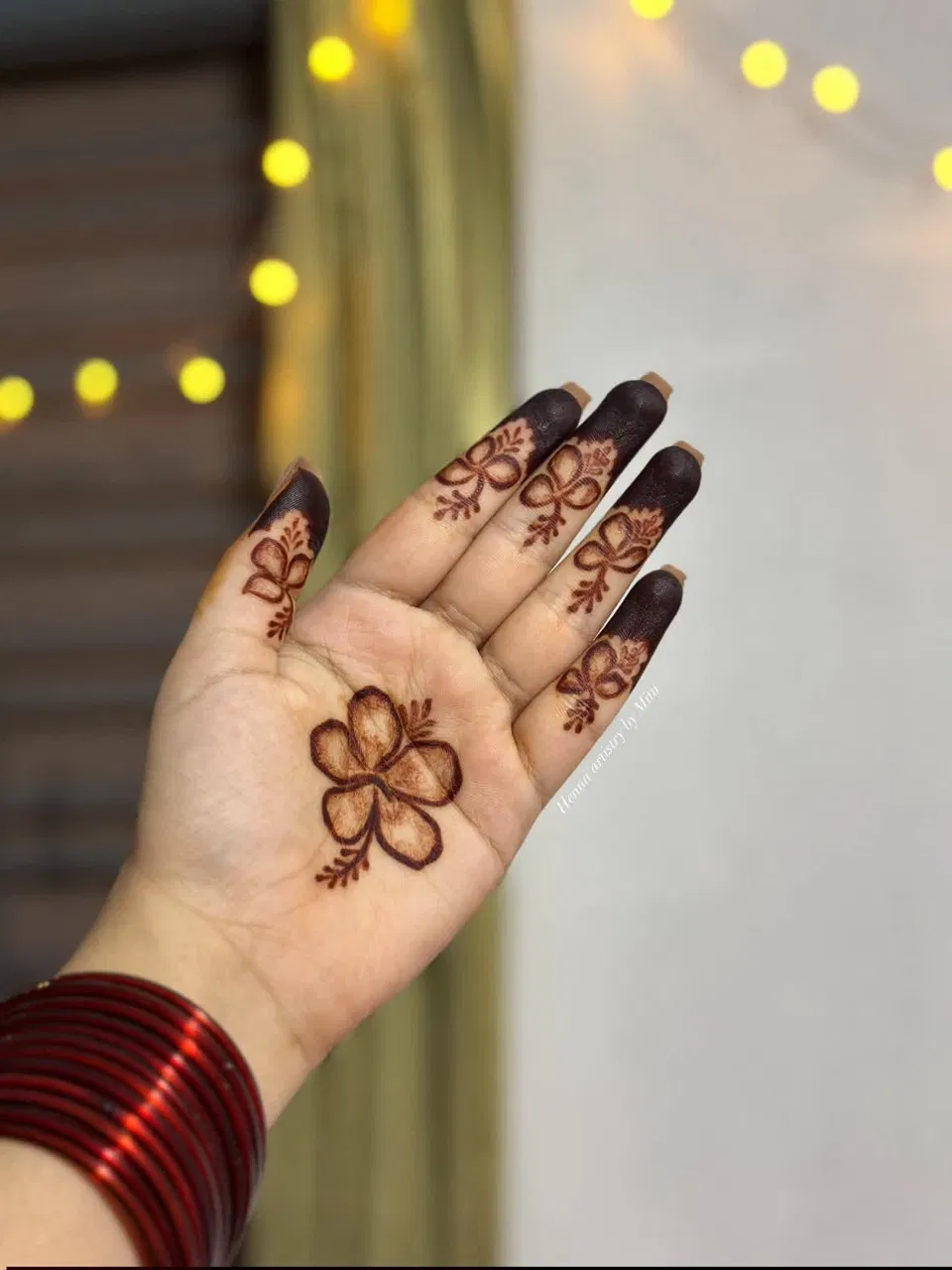 Arabic Simple Finger Mehndi Design with Flowers and Jaal