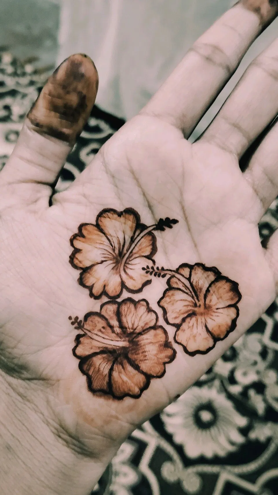 Arabic Simple Finger Mehndi Design with Flowers (6)