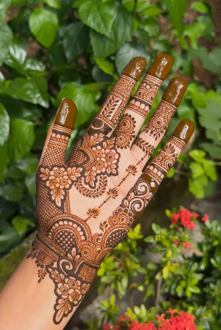 Aesthetic Arabic Back Hand Mehndi Design with Bel and Flowers for Diwali (13)