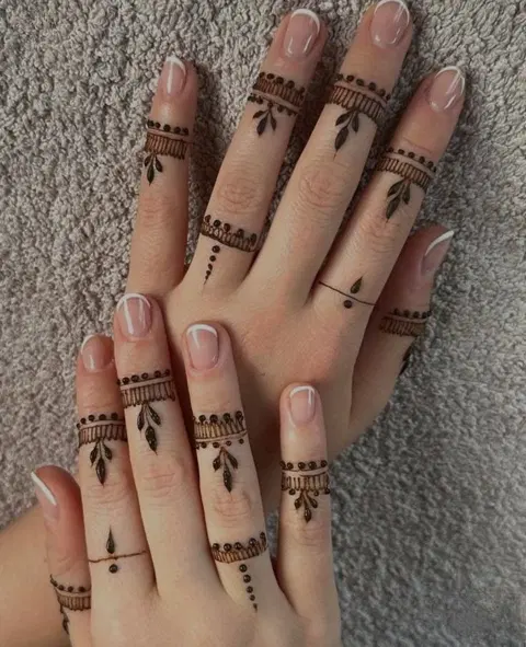 aesthetic minimal jaal finger mehndi design