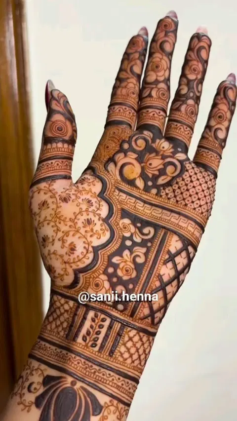 aesthetic bridal circle front hand mehndi design