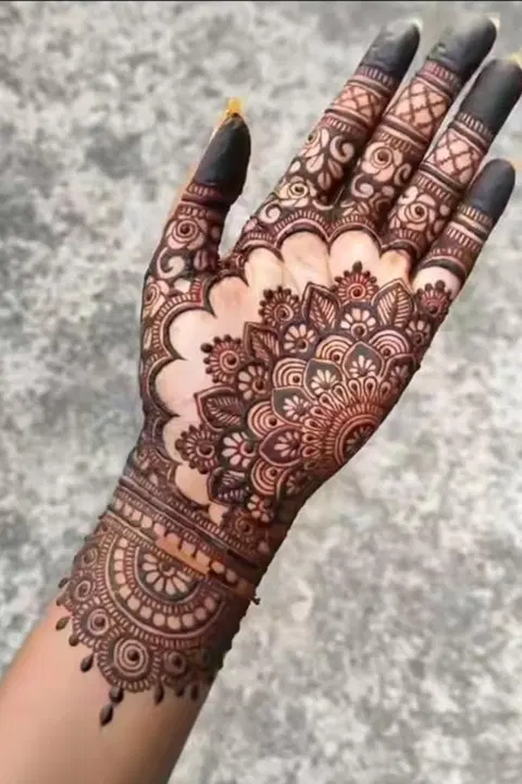 bridal circle front hand mehndi design
