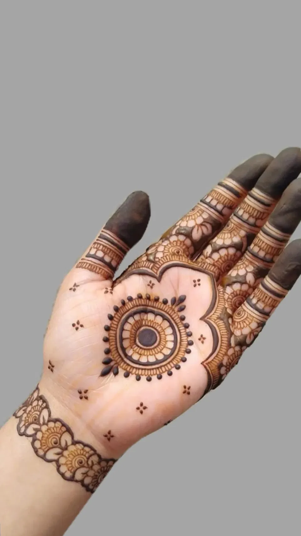 Arabic Bridal Finger Mehndi Design with Gol Tikki (4)