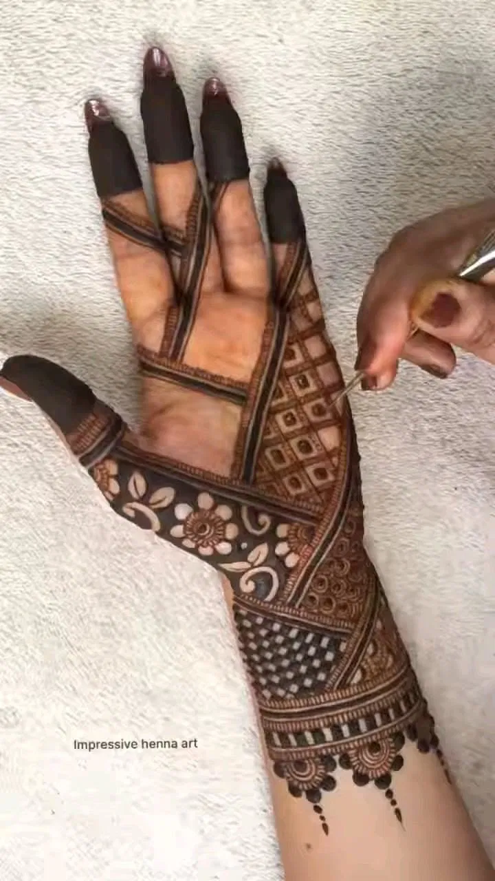 Bridal Stylish Back Hand Mehndi Design for Diwali (2)