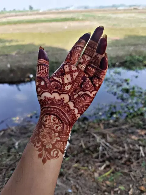 aesthetic pakistani front hand mehndi design