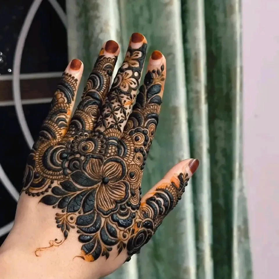 Bridal Stylish Back Hand Mehndi Design with Gol Tikki
