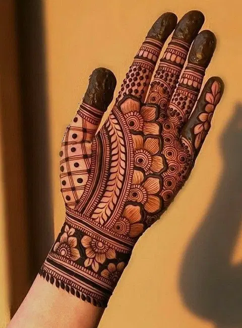 indian stylish moon front hand mehndi design