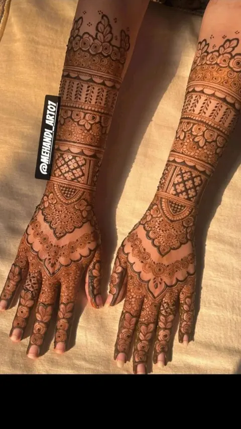 bridal stylish figure front hand mehndi design