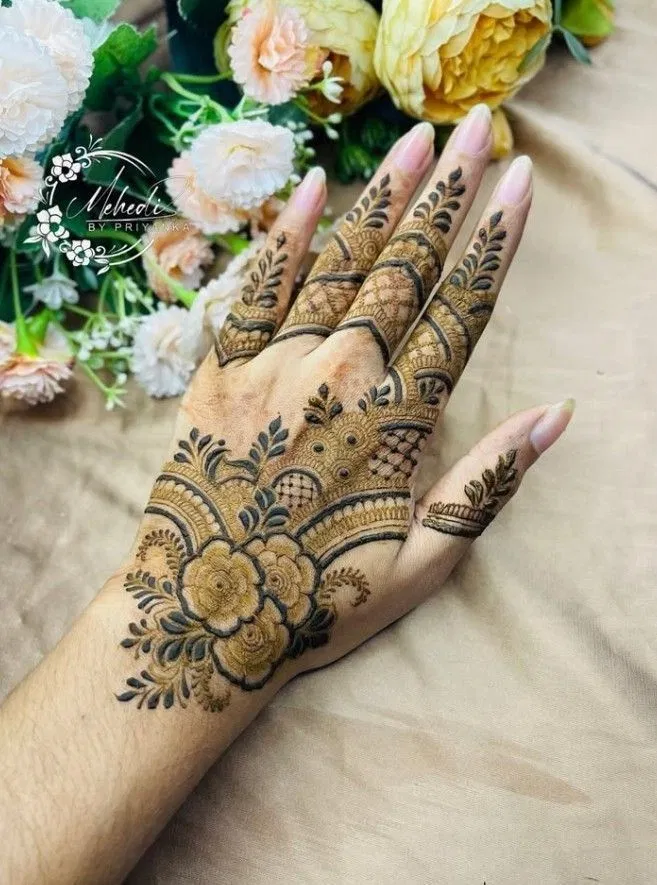 Bridal Simple Finger Mehndi Design with Gol Tikki (2)
