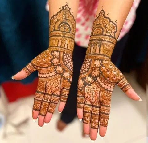 bridal indian figure front hand mehndi design