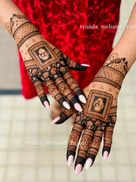 aesthetic bridal figure back hand mehndi design