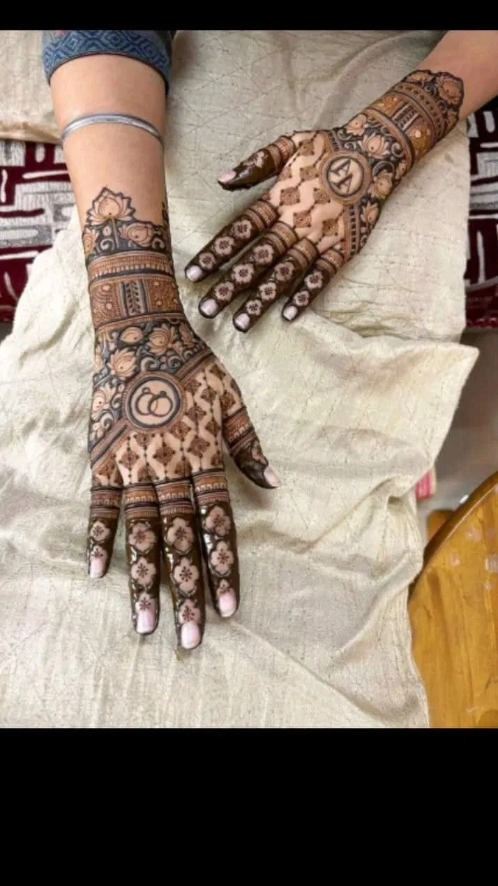 Bridal Simple Back Hand Mehndi Design for Engagement (3)