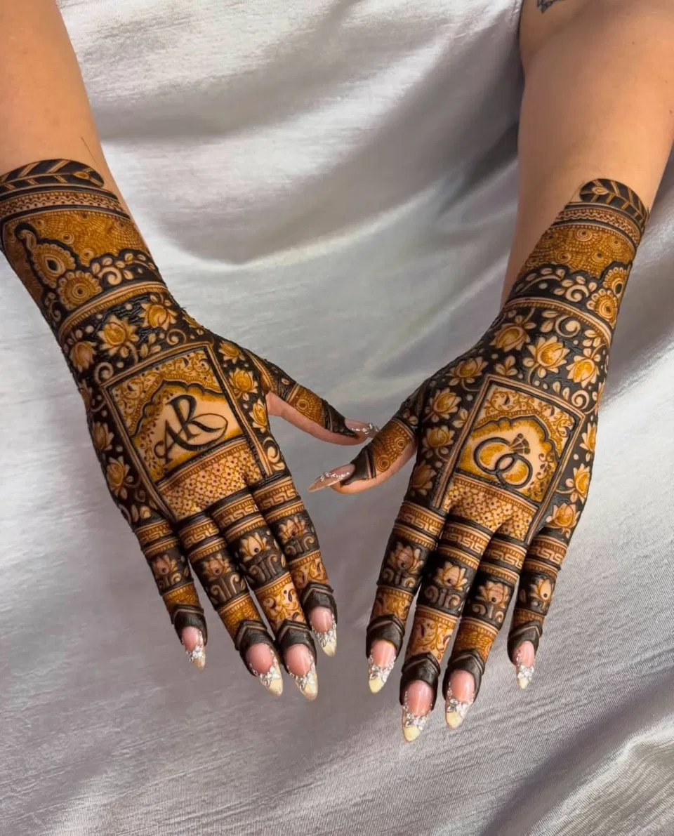 Bridal Stylish Back Hand Mehndi Design for Engagement (6)
