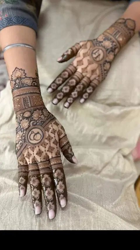 bridal simple figure back hand mehndi design