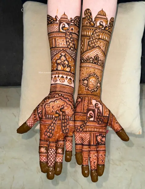 bridal stylish figure foot mehndi design