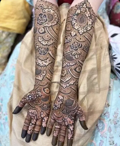 bridal pakistani figure full hand mehndi design
